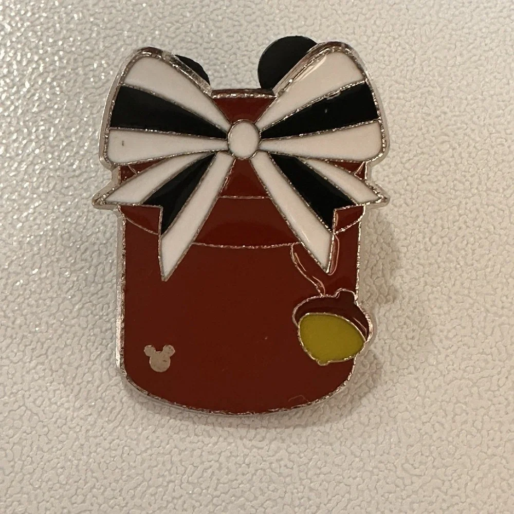 Chip And Dale Character Presents‎ Hidden Disney 2019 Disney Pin  (A9)